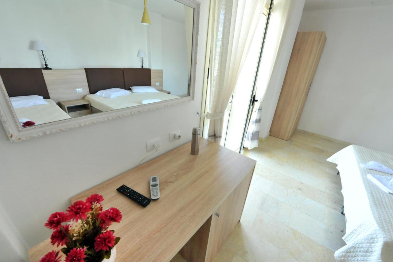 Hotel Vila Drini 3*